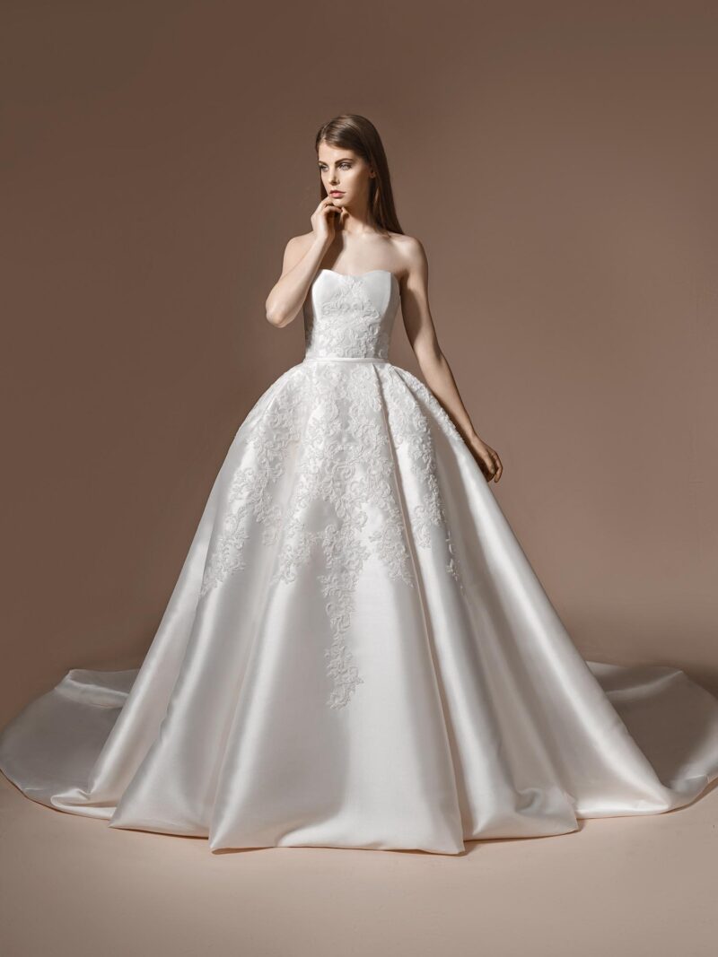 Sweetheart neckline ball gown wedding dress with embroidery