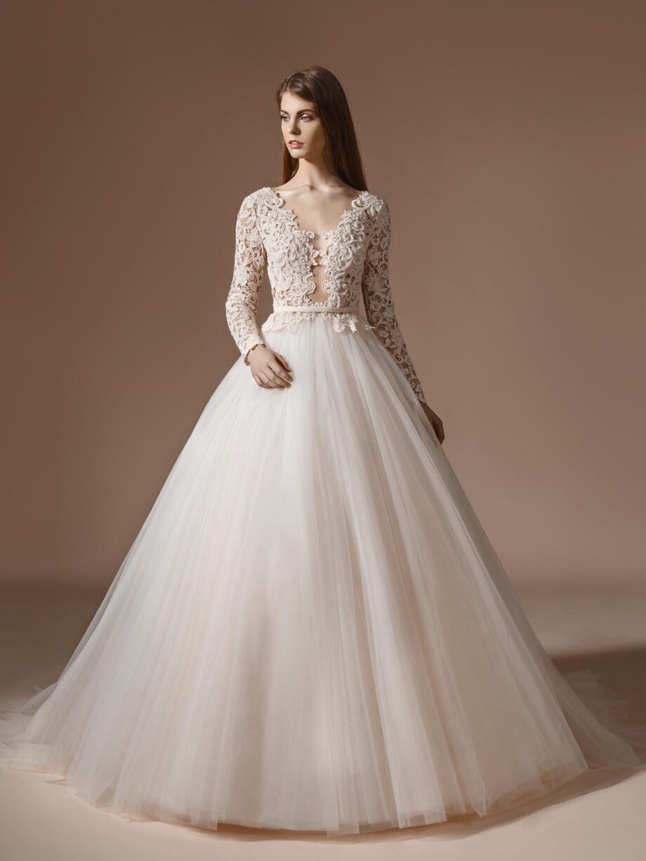 Ball gown wedding dress