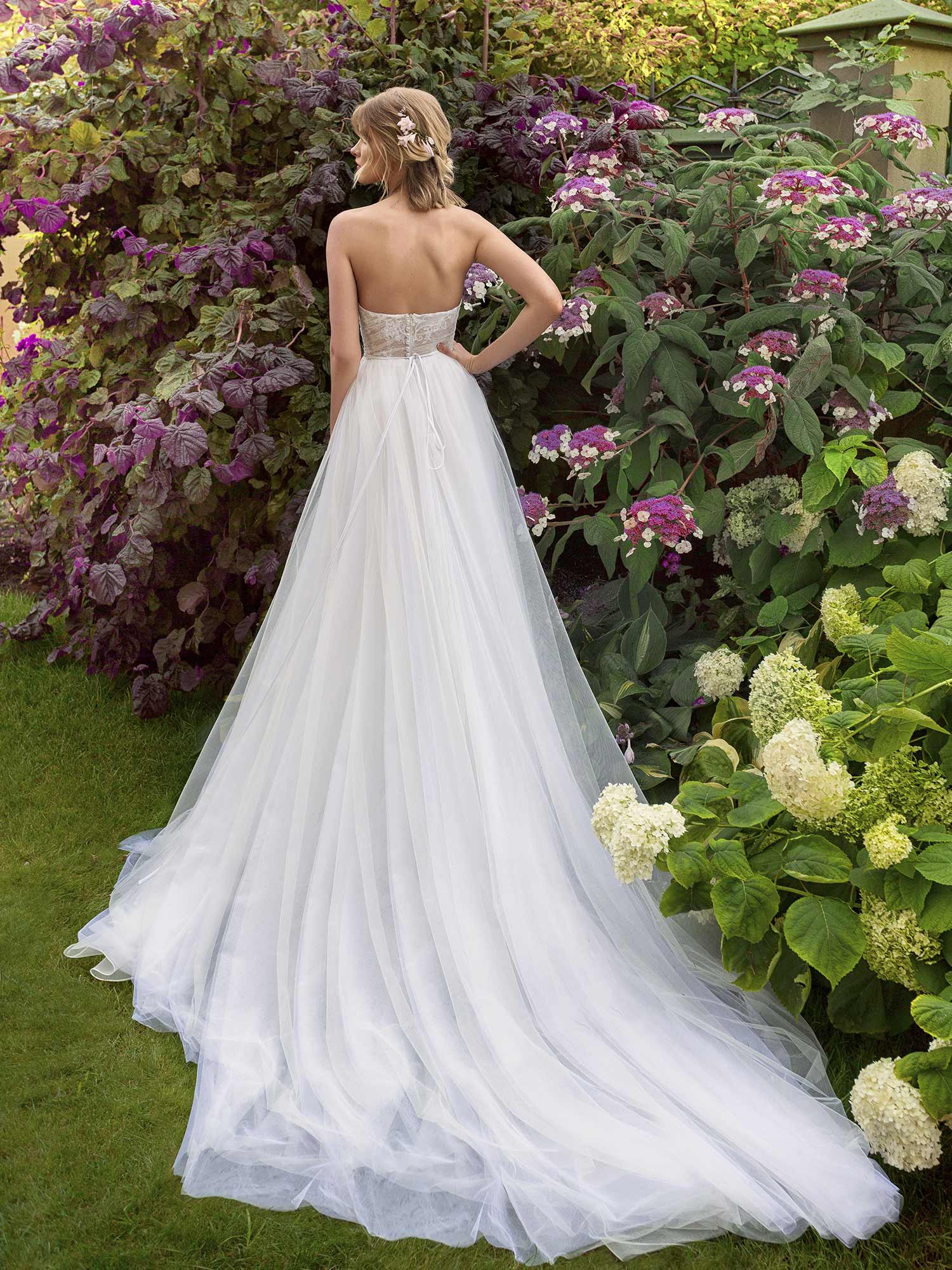 Strapless A-line wedding dress with a sweetheart bodice and tulle