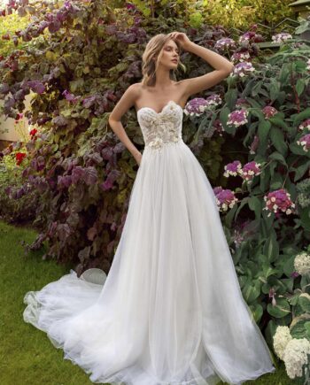 Strapless A-line wedding dress with a sweetheart bodice and tulle skirt