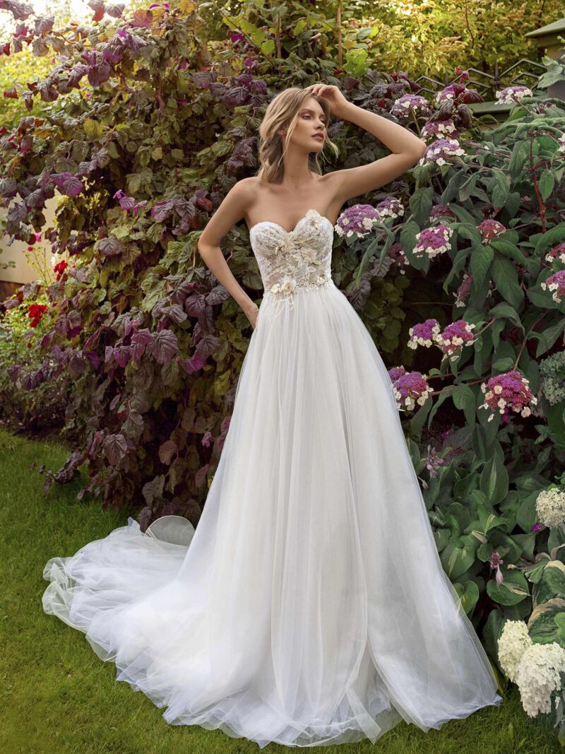 Strapless A-line wedding dress with a sweetheart bodice and tulle skirt