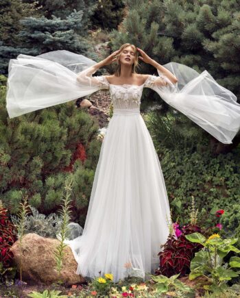 A-line wedding dress with trumpet sleeves