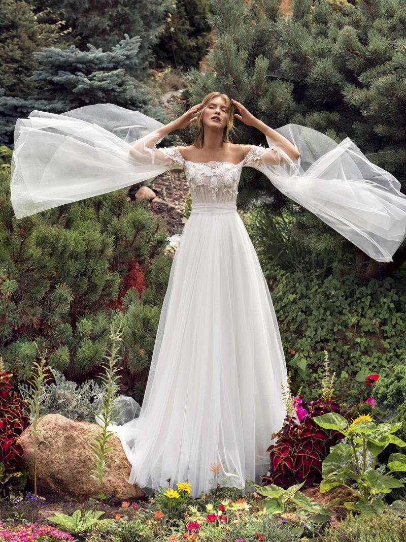 A-line wedding dress with trumpet sleeves