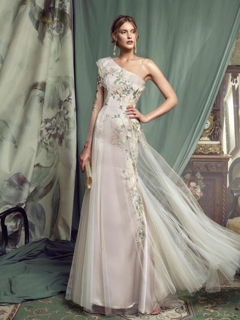 One-shoulder mermaid gown with floral embroidery