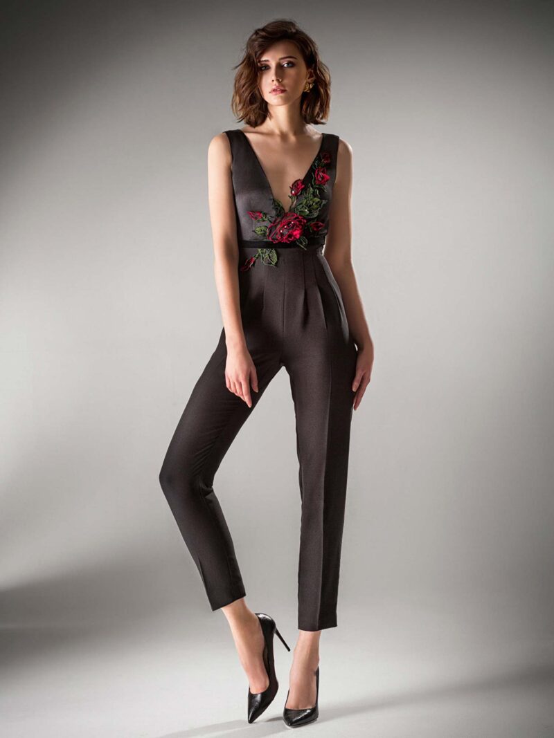 Fitted jumpsuit with floral applique