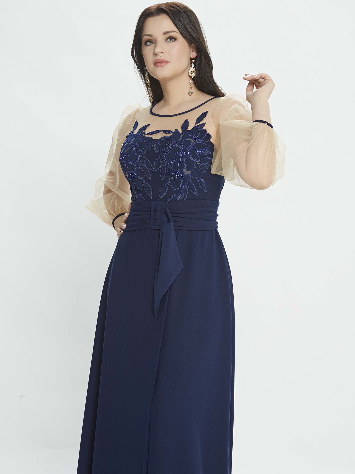Maxi dress with bishop sleeves and belt at waist
