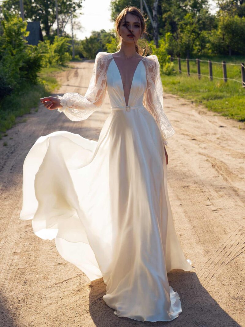 A-line wedding dress with lace bishop sleeves
