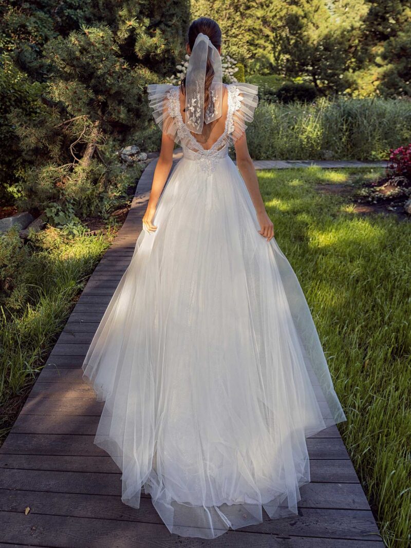 13003-2-unique-wedding-dress-in-Toronto