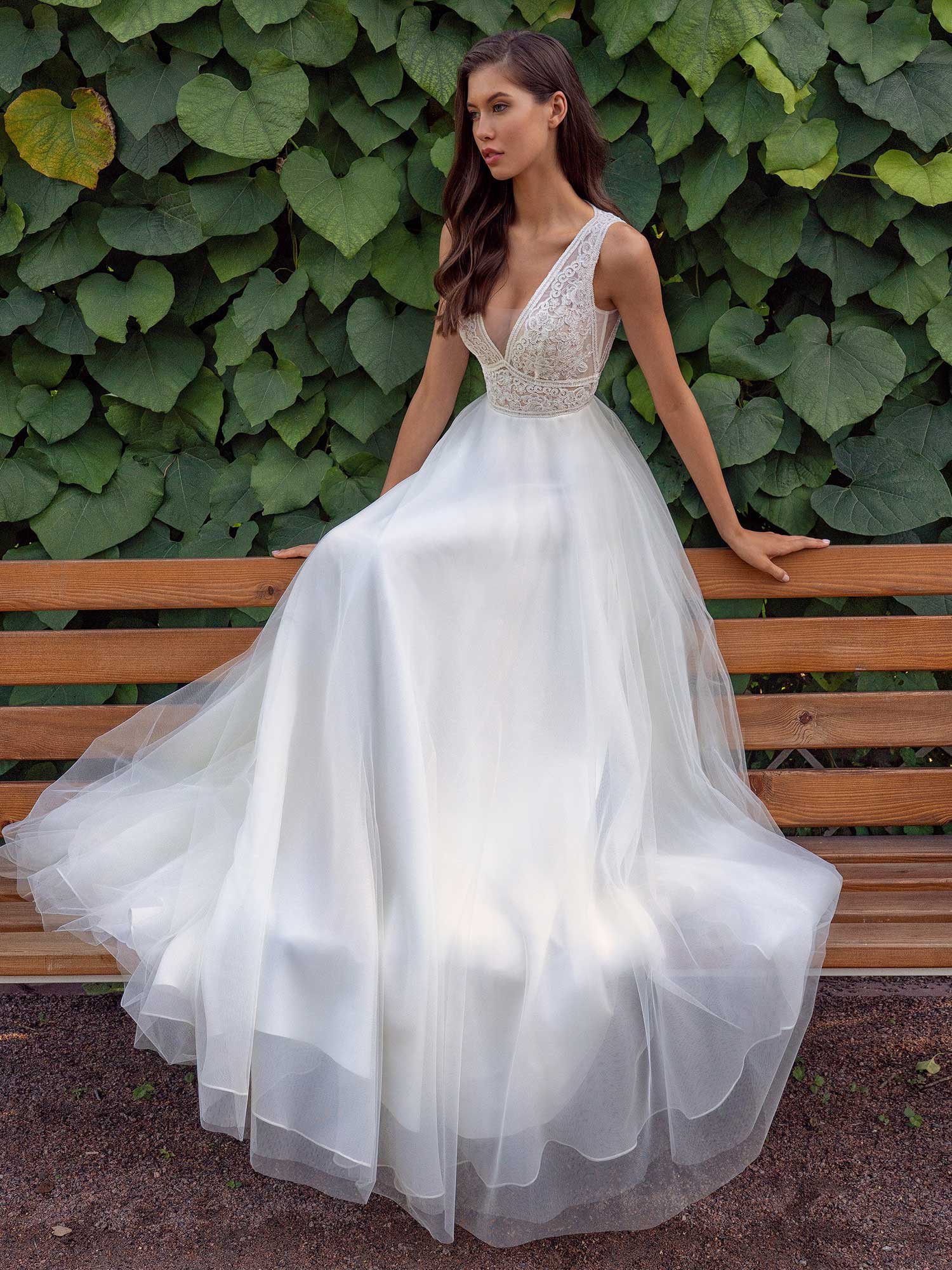 deep-v-wedding-dresses-top-10-deep-v-wedding-dresses-find-the-perfect-venue-for-your-special