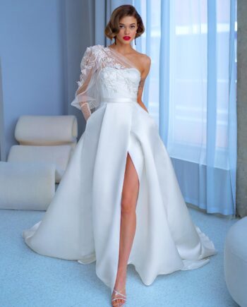 One-sleeve ball gown with high slit