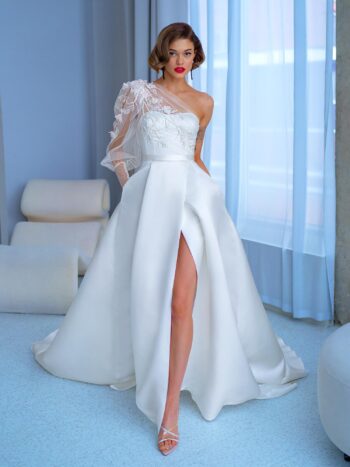 One-sleeve ball gown with high slit