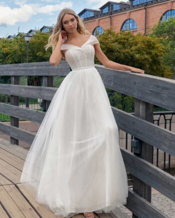 Ballgown wedding dress with off-the-shoulder sleeves