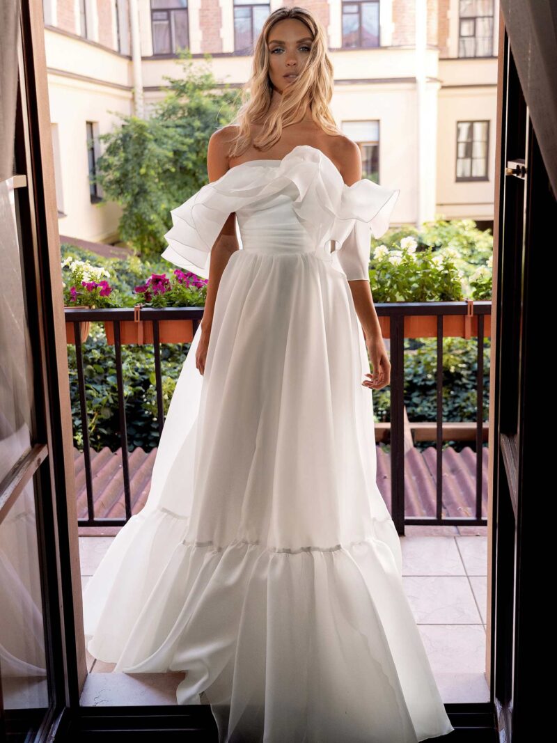 A-line wedding dress with detachable capelet