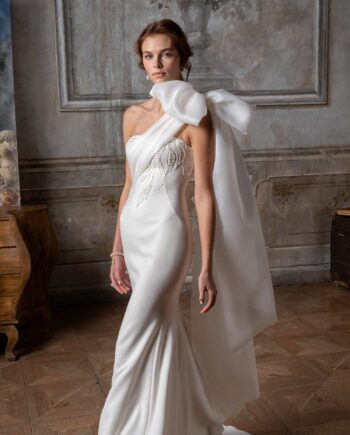 One-shoulder fitted wedding dress with oversized bow