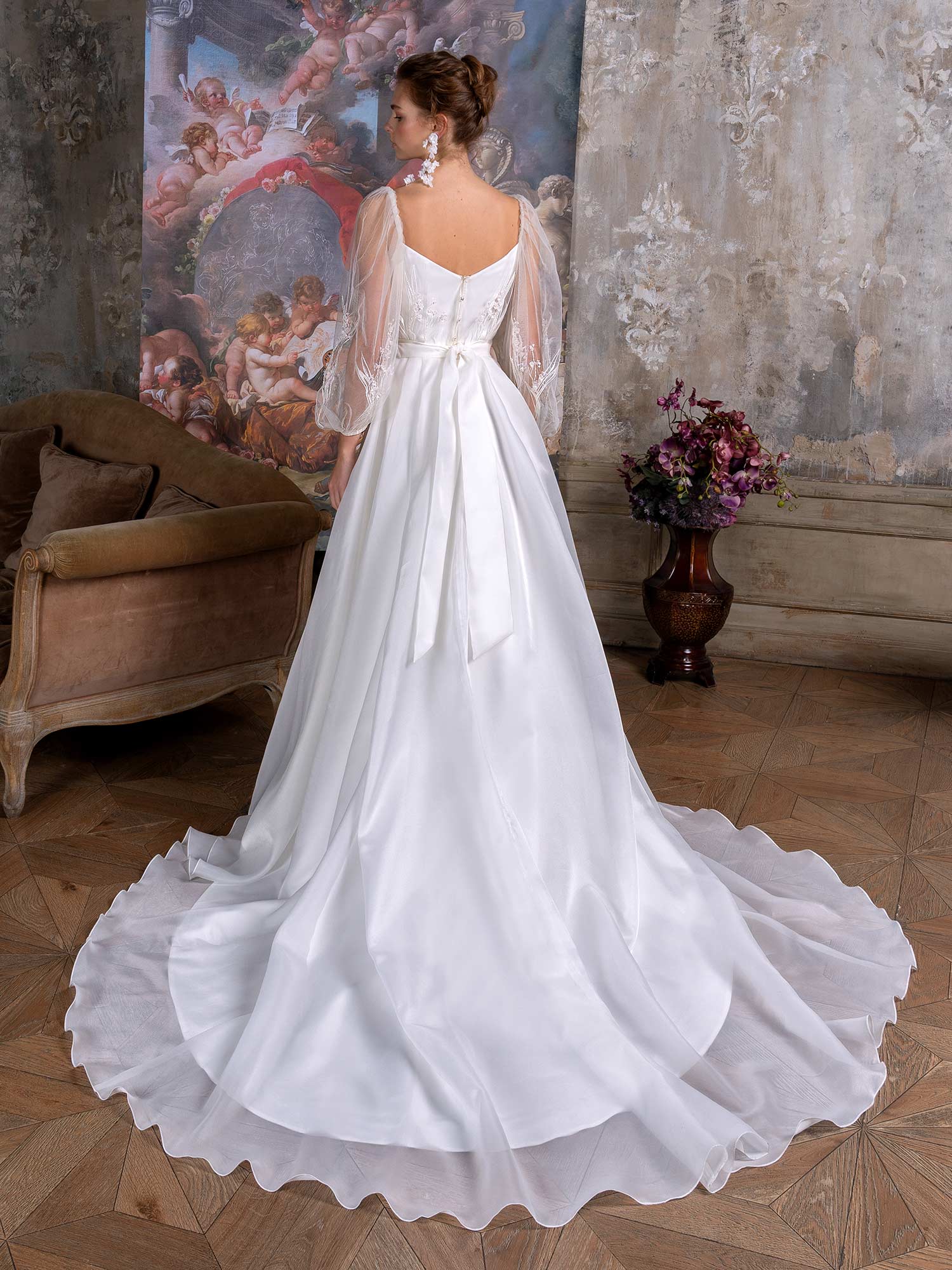 A-line wedding dress with balloon sleeves