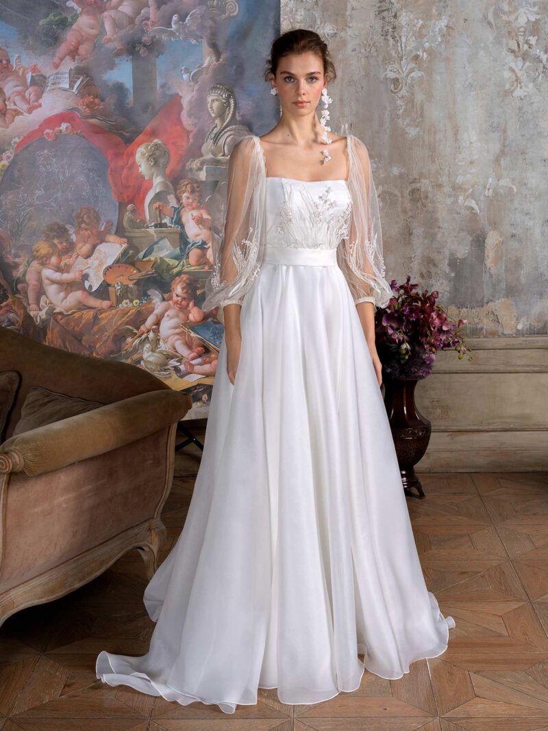 A-line wedding dress with balloon sleeves