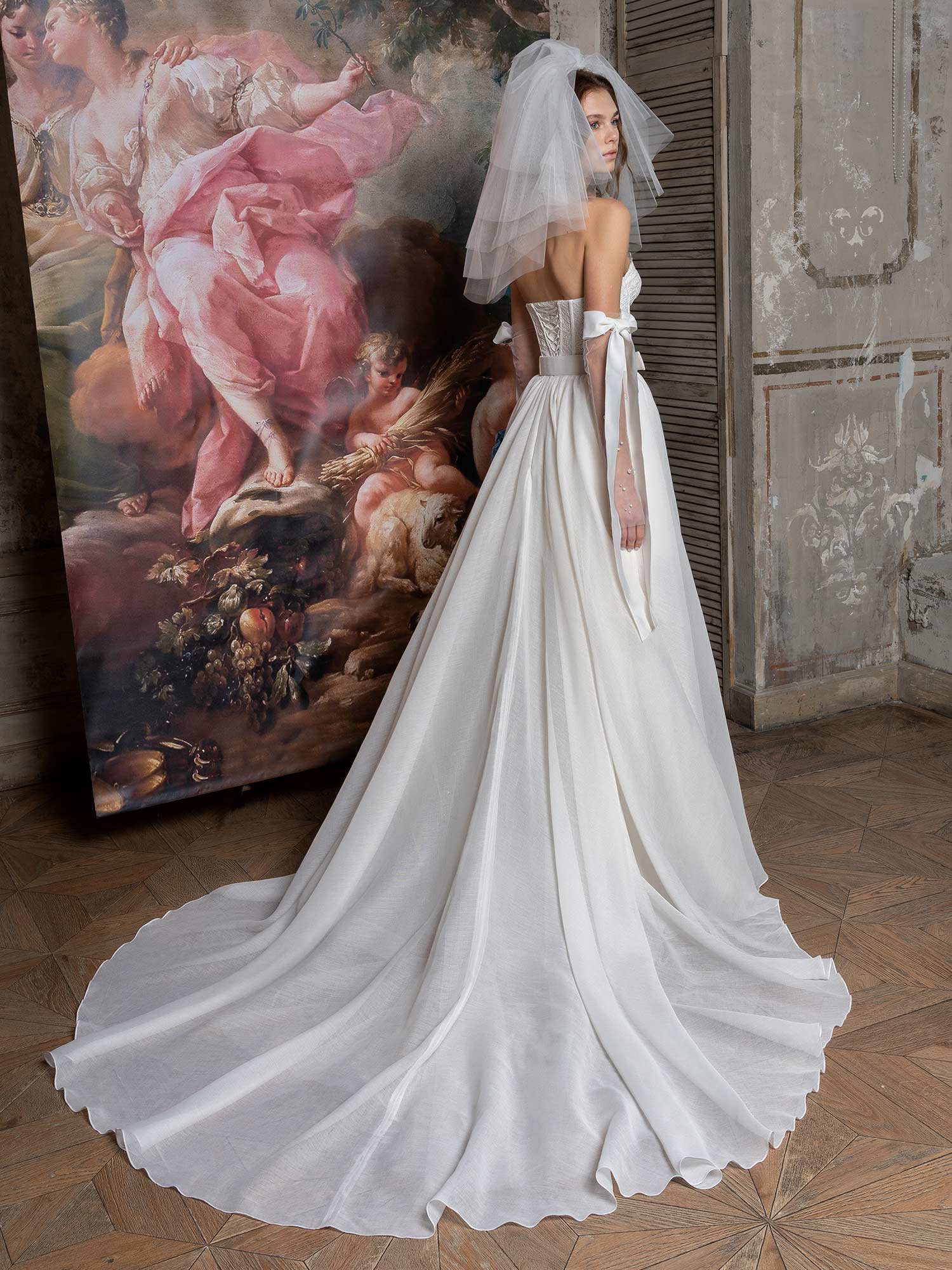 Mini wedding dress with detachable sleeves and overskirt