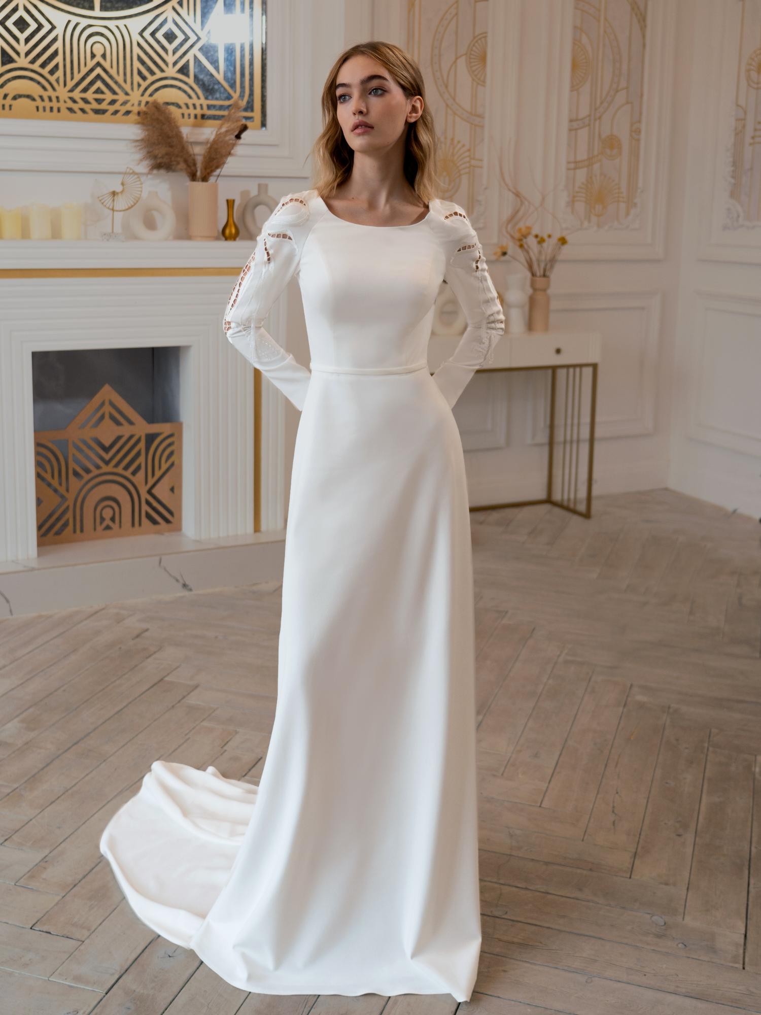 Plain wedding dress with long sleeves