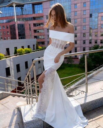 Three-piece bridal set with off-the-shoulder cape