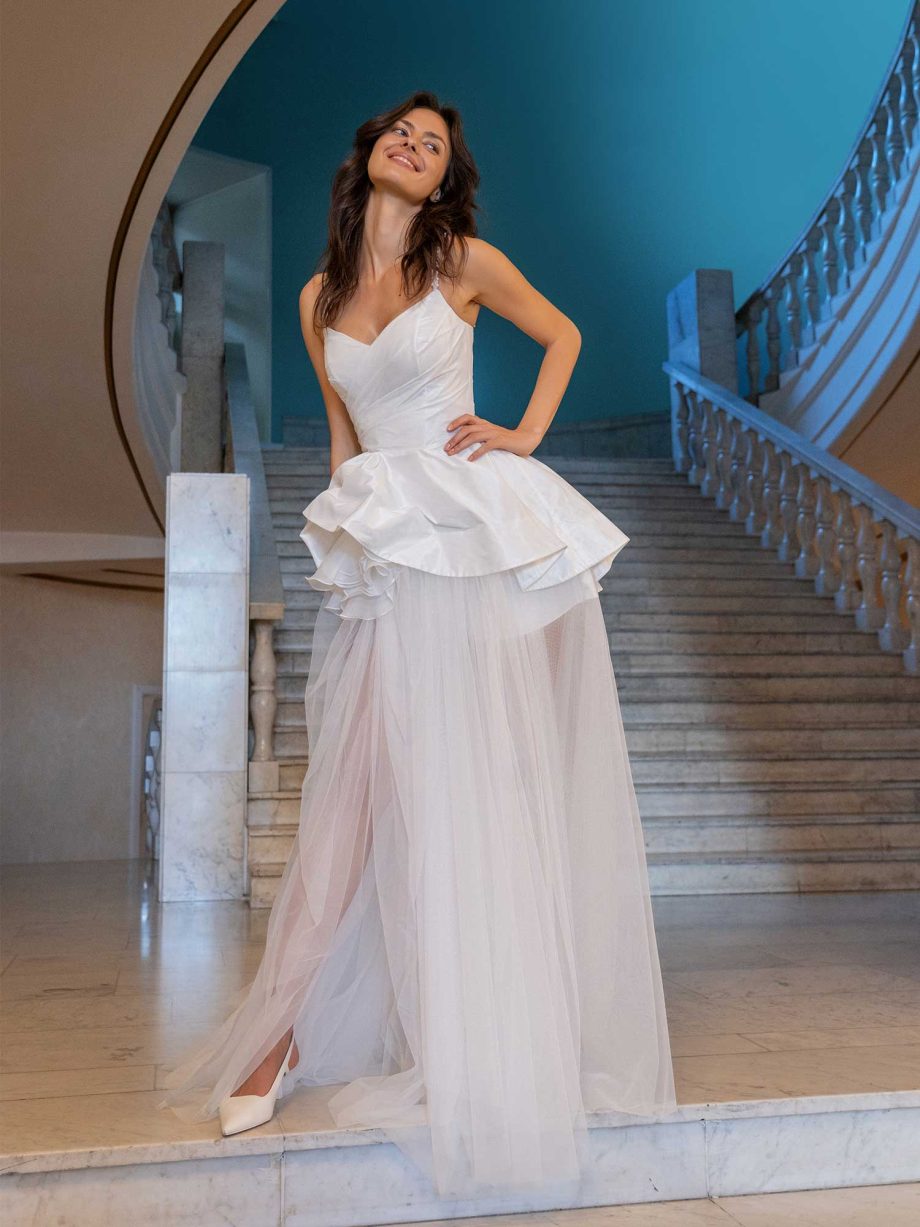 Transformer wedding dress: mini gown and puffy skirt