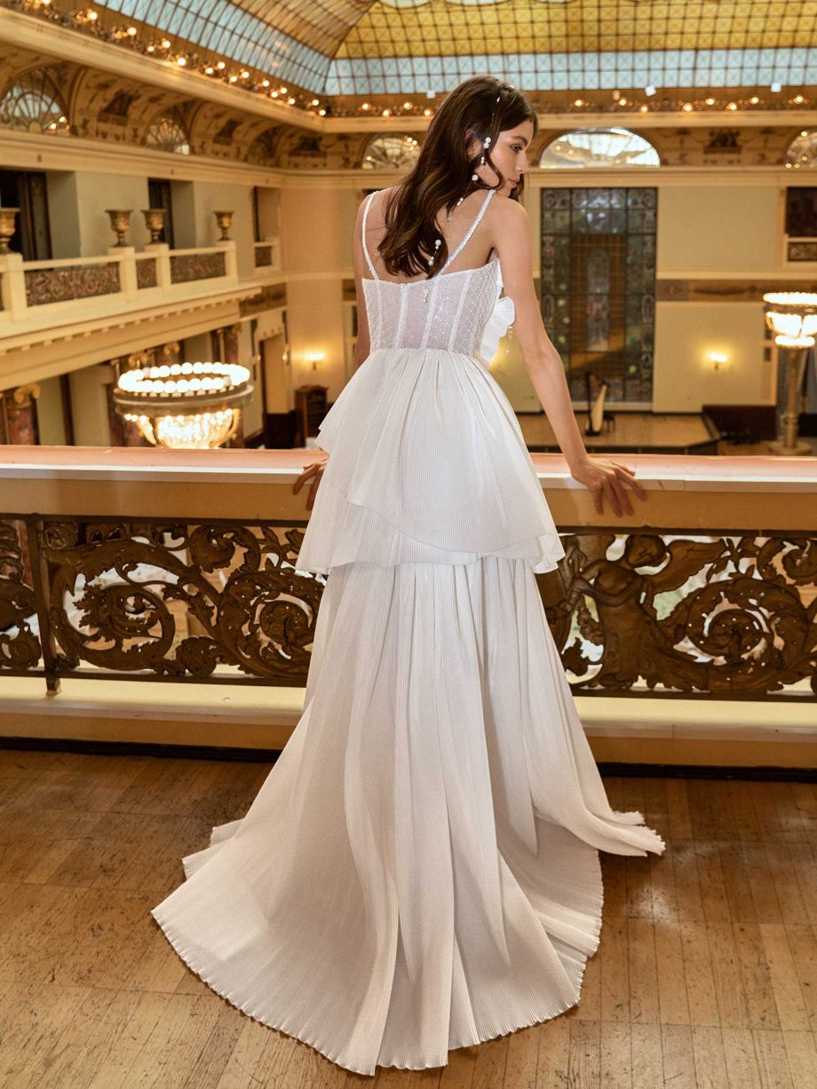 Convertible wedding dress with ruffles