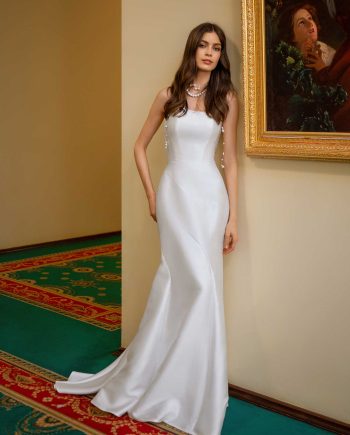 Elegant Fitted Wedding Gown