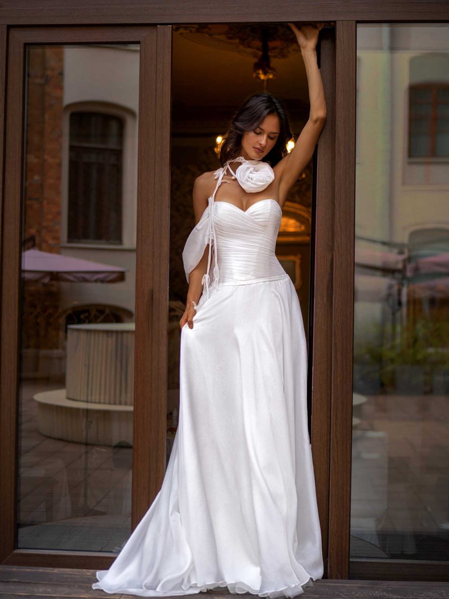 Sweetheart A-line Organza Bridal Gown