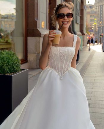 Elegant Basque Waist Wedding Dress